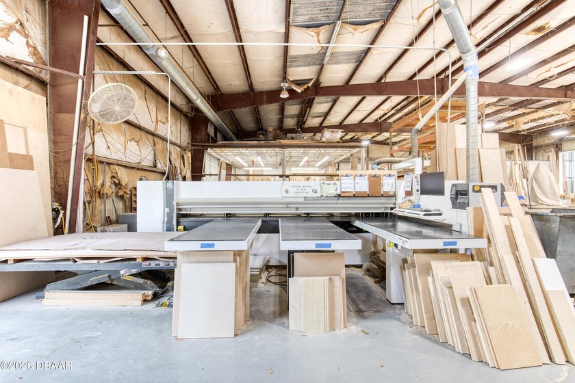 This offering consists of two adjacent warehouse buildings, each - photo 46