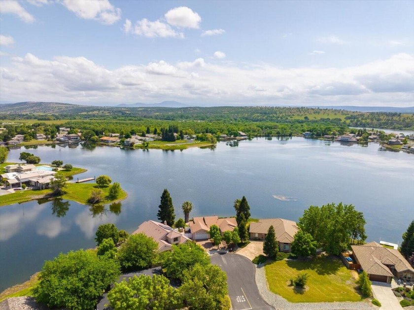 Beautiful Lakefront Living with 150 Feet of Waterfront and Views - photo 4