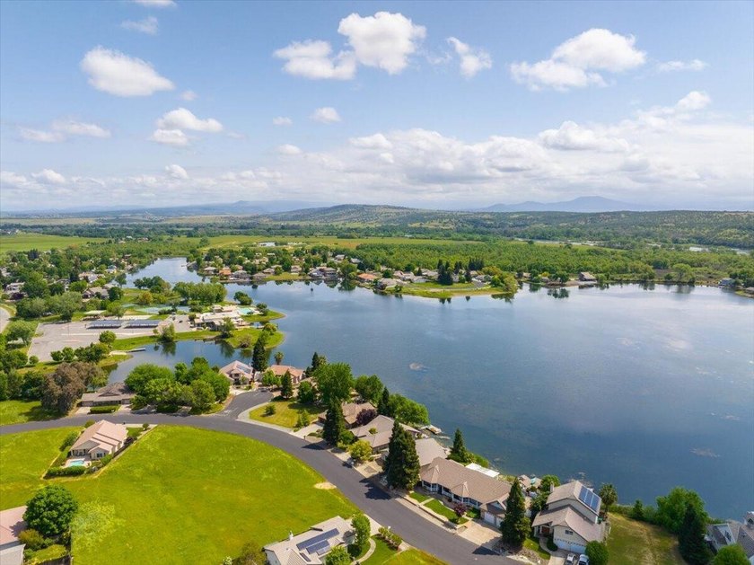 Beautiful Lakefront Living with 150 Feet of Waterfront and Views - photo 5