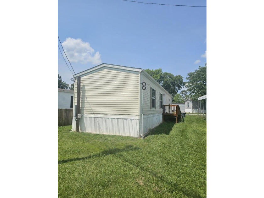This home is in like new condition in the Sunfish Village mobile - photo 2