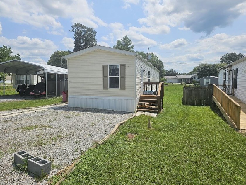 This home is in like new condition in the Sunfish Village mobile - photo 3