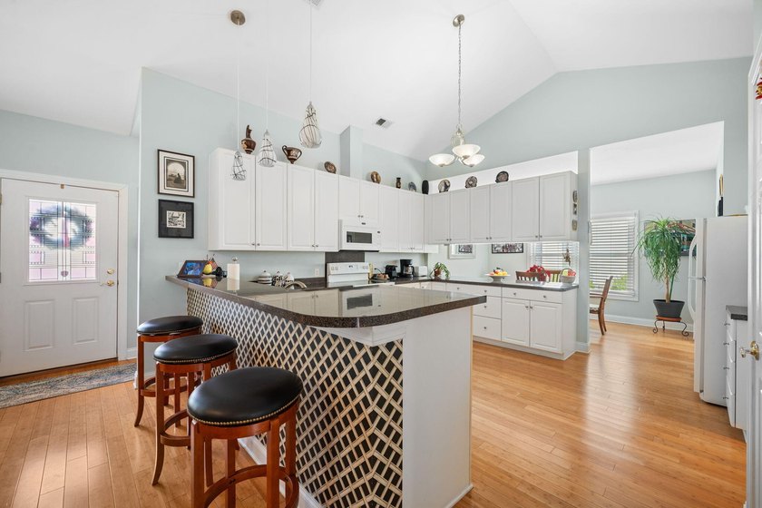 Welcome to this beautiful custom-built home that has been - photo 14