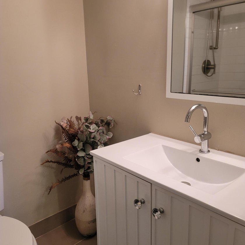 Nice condo priced to sell,below comps. Beautifully remodeled - photo 23