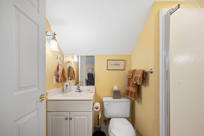 Welcome to this beautiful custom-built home that has been - photo 31