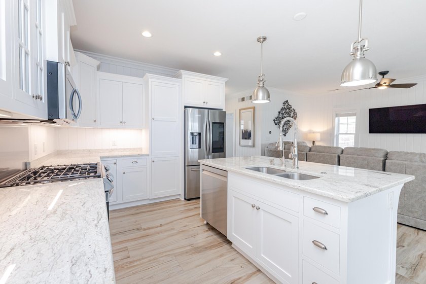 Luxury lake living on beautiful Tichigan Lake w/65' of prime - photo 6