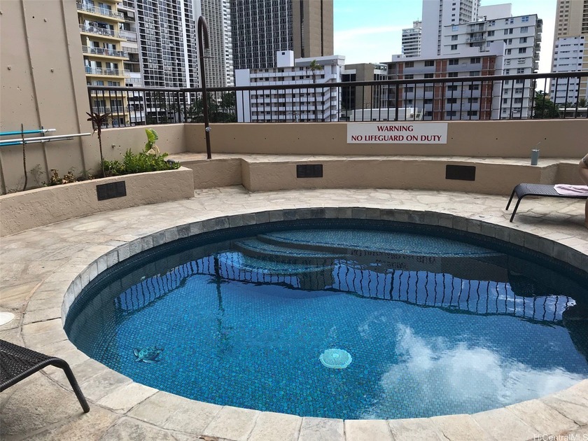 Monte Vista is a high rise building reminiscent of Old Hawaii - photo 11