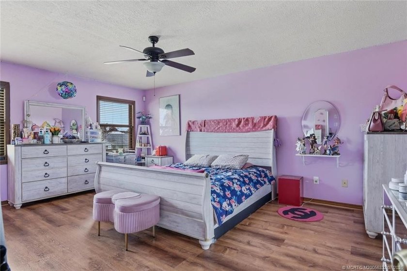 Location! Location! Location! Fantastic Opportunity To Live In - photo 11