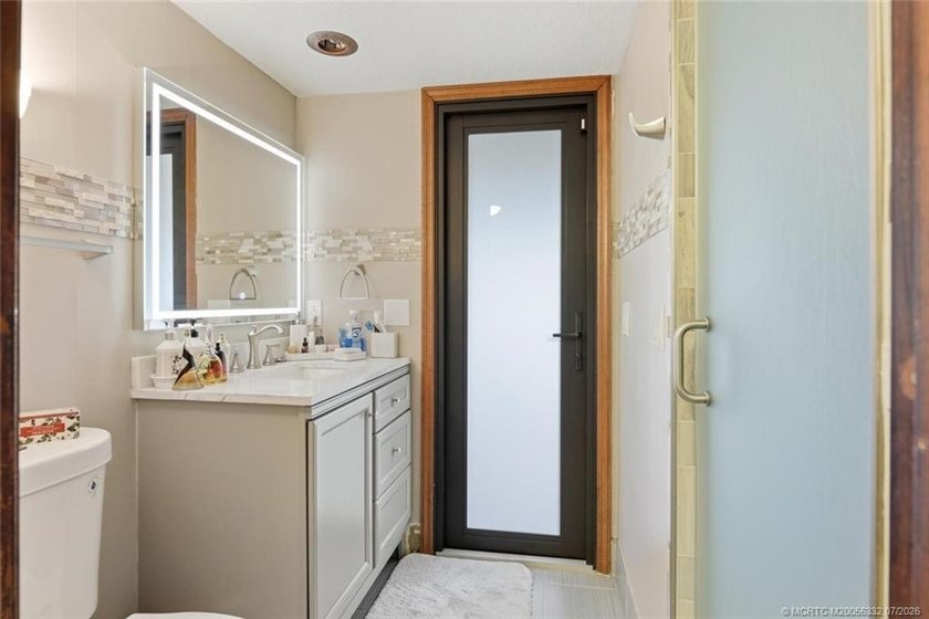 Location! Location! Location! Fantastic Opportunity To Live In - photo 14