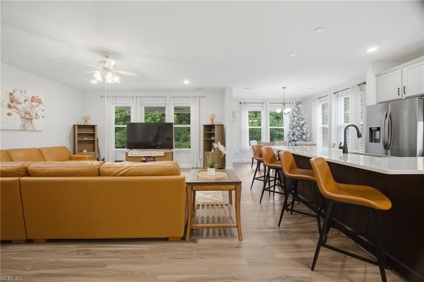 Step into this inviting floor plan, where elegance and - photo 11
