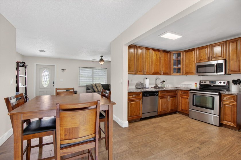 Welcome home to this beautifully updated 3 bedroom 2 bathroom - photo 12