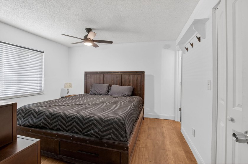 Welcome home to this beautifully updated 3 bedroom 2 bathroom - photo 13