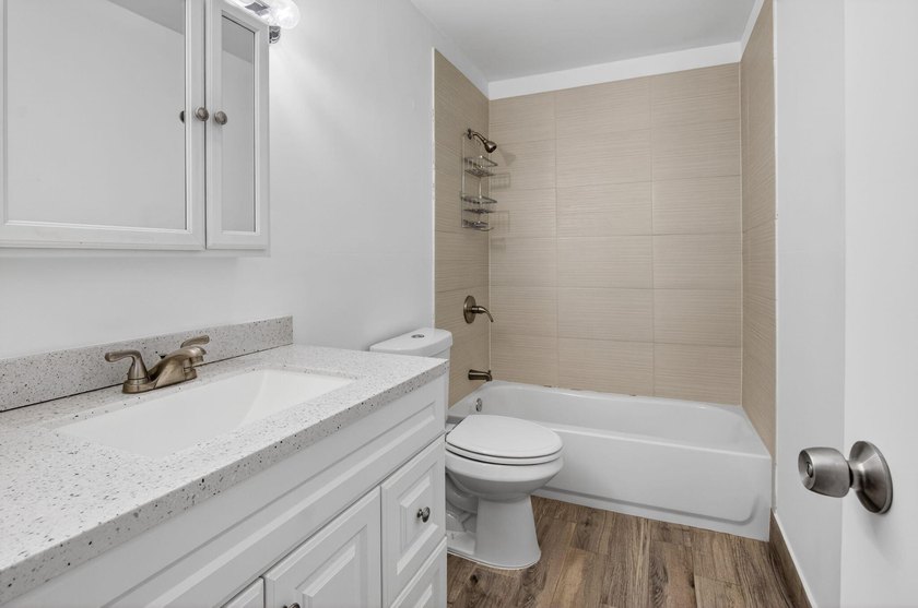 Welcome home to this beautifully updated 3 bedroom 2 bathroom - photo 18