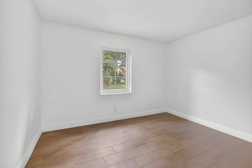 Welcome home to this beautifully updated 3 bedroom 2 bathroom - photo 19
