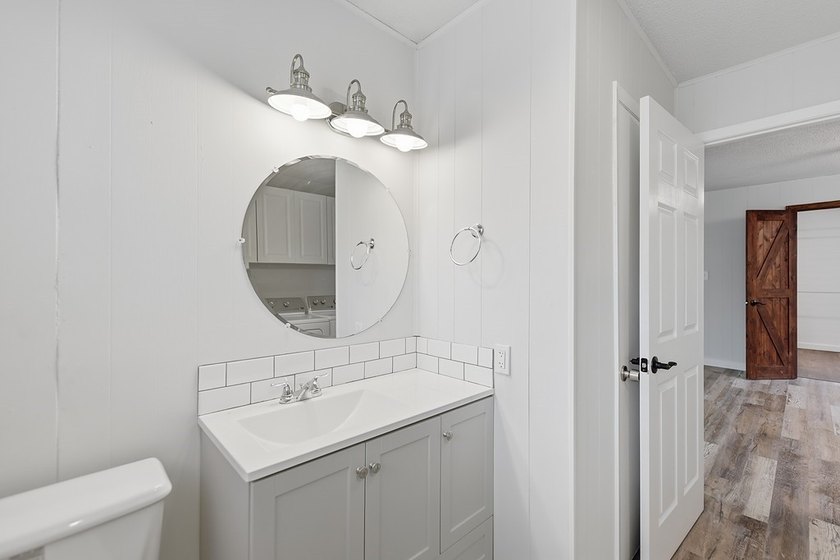 Located just minutes from Lake Somerville, this 2-bedroom - photo 23