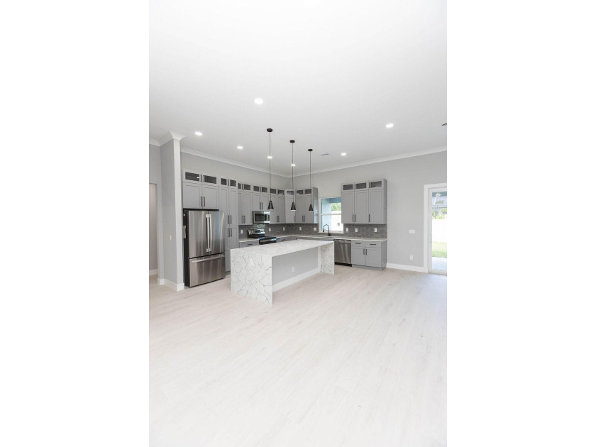 Step inside and fall in love! This brand-new corner lot home - photo 11