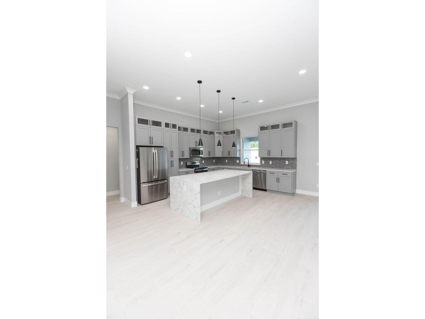 Step inside and fall in love! This brand-new corner lot home - photo 12