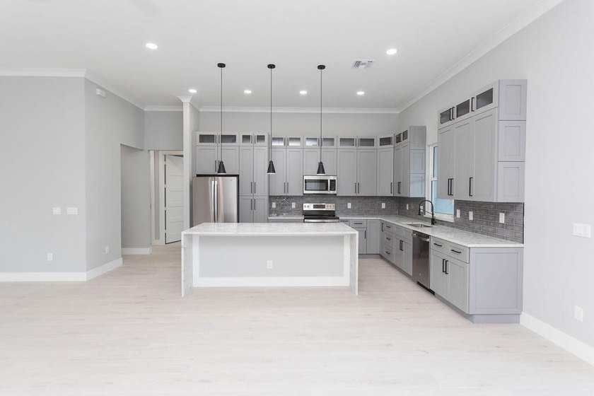 Step inside and fall in love! This brand-new corner lot home - photo 13