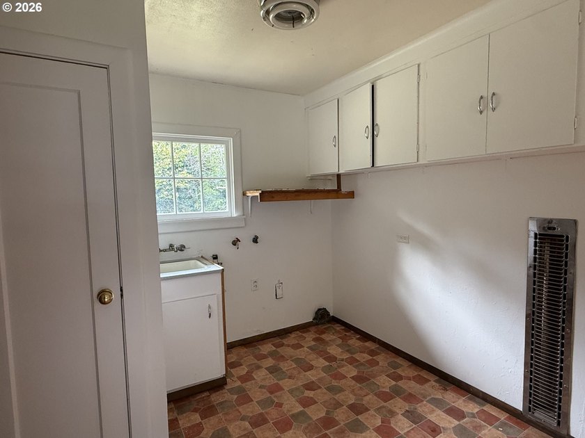 END OF ROAD PRIVACY!! Charming 3 bedroom 1 1/2 bath home located - photo 20