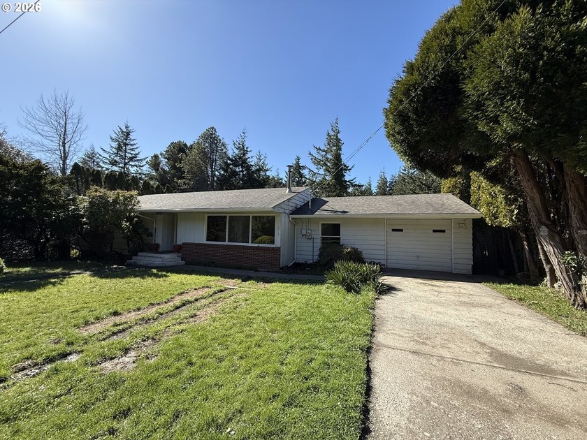 END OF ROAD PRIVACY!! Charming 3 bedroom 1 1/2 bath home located - photo 26
