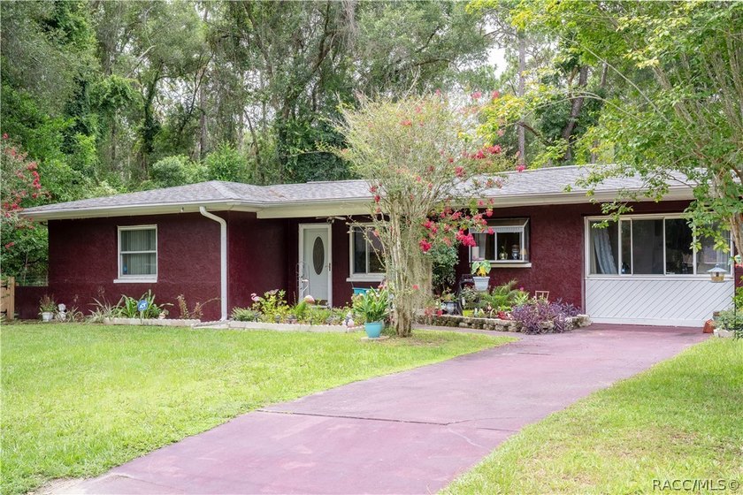 Beautifully maintained 4-bedroom, 2-bath pool home in the - photo 27