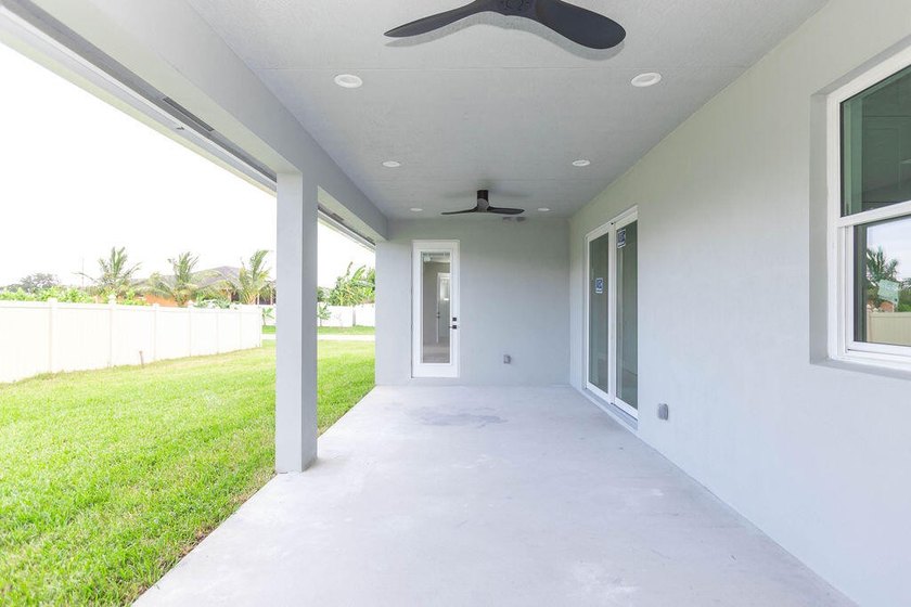 Step inside and fall in love! This brand-new corner lot home - photo 27