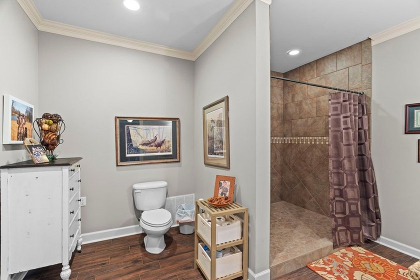 THIS IMMACULATE ONE OWNER HOME IS PERFECT FOR THE EXTENDED - photo 31
