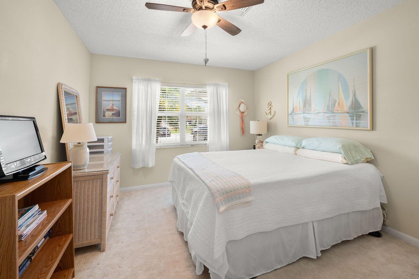 This 2/2 interior condo has the PERFECT location with a full - photo 11