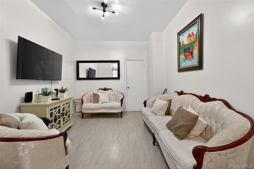JUST LISTED! 6-UNIT MULTI-FAMILY BUILDING | 12 BEDROOMS, 6 - photo 12