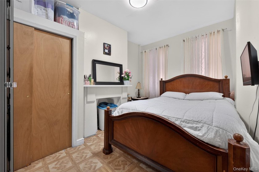 JUST LISTED! 6-UNIT MULTI-FAMILY BUILDING | 12 BEDROOMS, 6 - photo 16