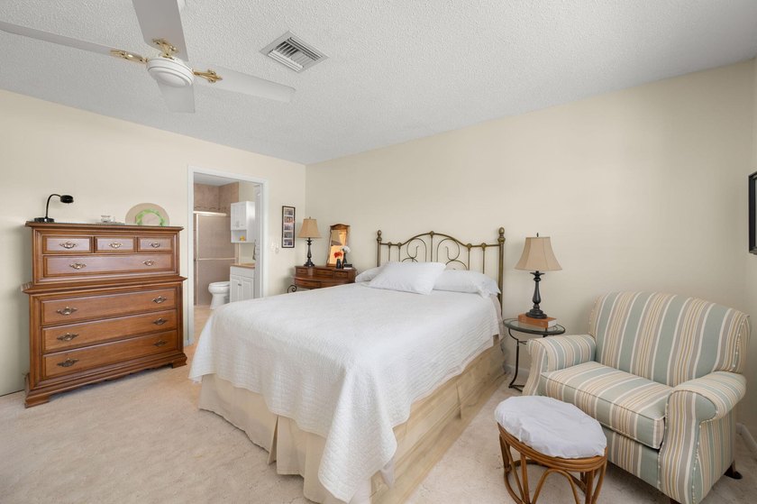 This 2/2 interior condo has the PERFECT location with a full - photo 18