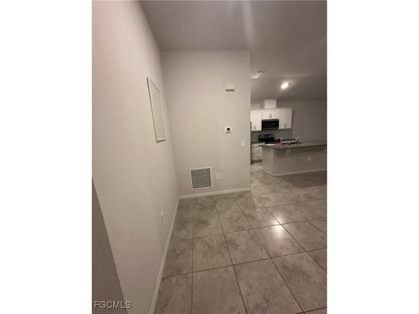Are you looking for Cozy 3 bedroom, 2 bath ? Come check this one - photo 8