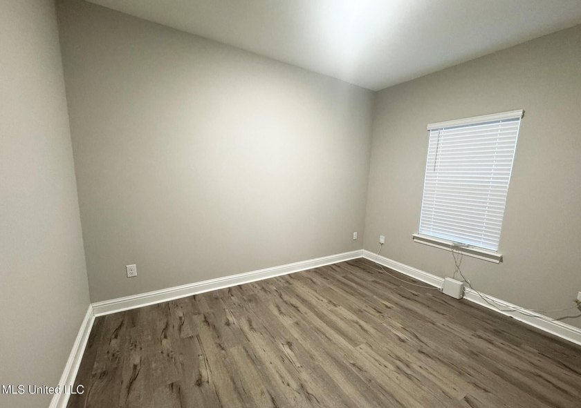 Like-new and fully move-in ready. Located on a large corner lot - photo 11