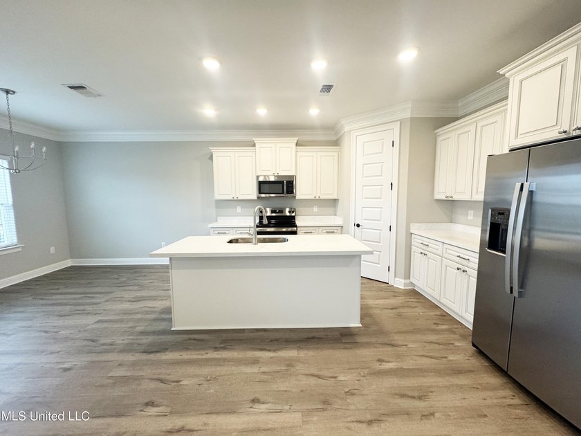Like-new and fully move-in ready. Located on a large corner lot - photo 18