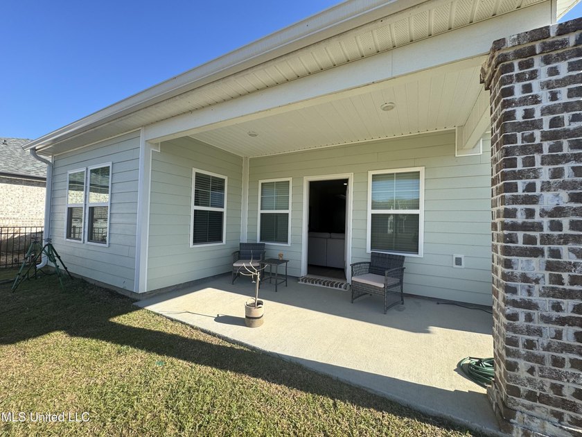 Like-new and fully move-in ready. Located on a large corner lot - photo 22