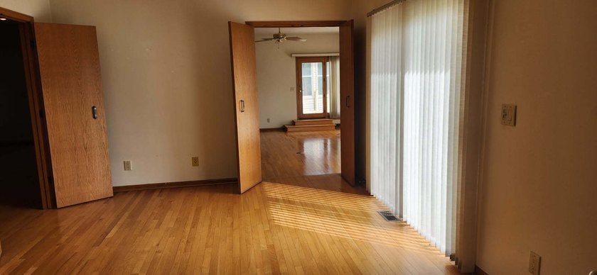 Beautiful 3-bedroom home featuring 2 ensuite bathrooms and a - photo 29