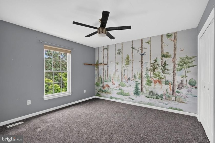 Beautifully maintained 4-Bedroom home on close to a half acre - photo 39
