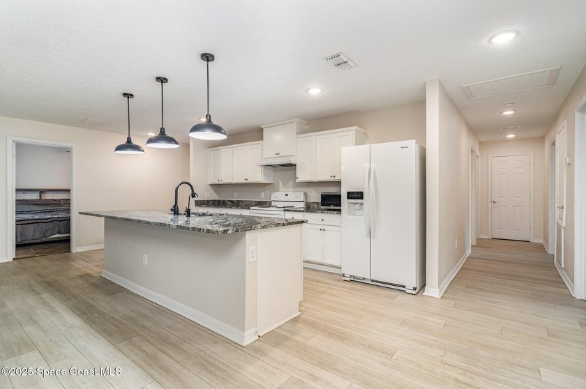 Discover the perfect blend of space and comfort at 5651 Travis - photo 2