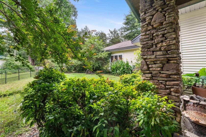 PRICED TO SELL - MAKE AN OFFER!!! Welcome to an entertainer's - photo 44