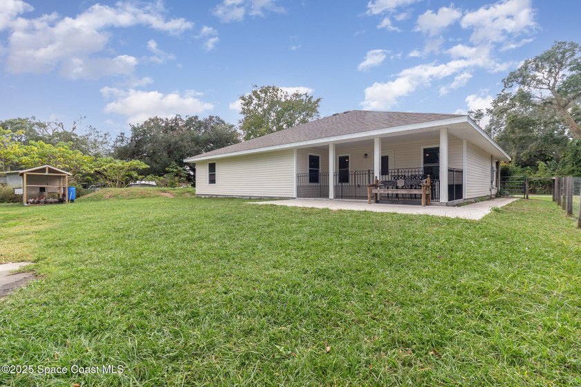 Discover the perfect blend of space and comfort at 5651 Travis - photo 4