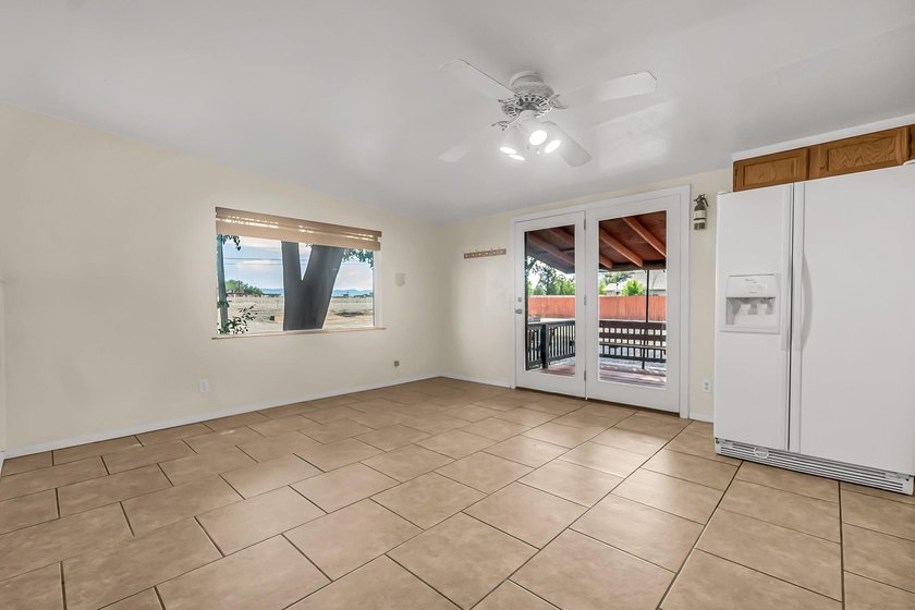 Welcome to your own private retreat! Situated on a fully fenced - photo 6