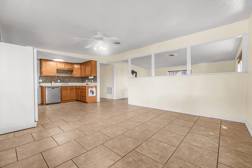 Welcome to your own private retreat! Situated on a fully fenced - photo 7