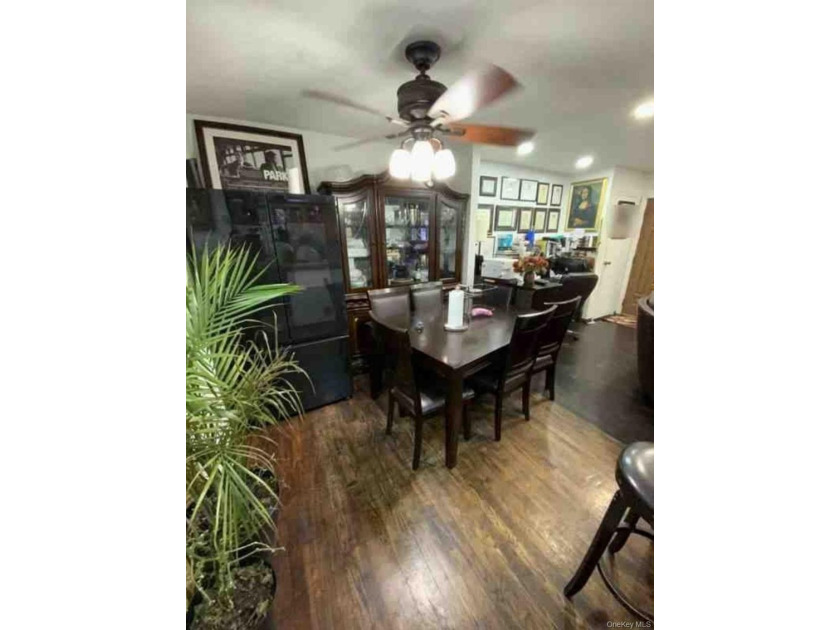 This THree bedroom home is in great condition . Ready to move in - photo 3