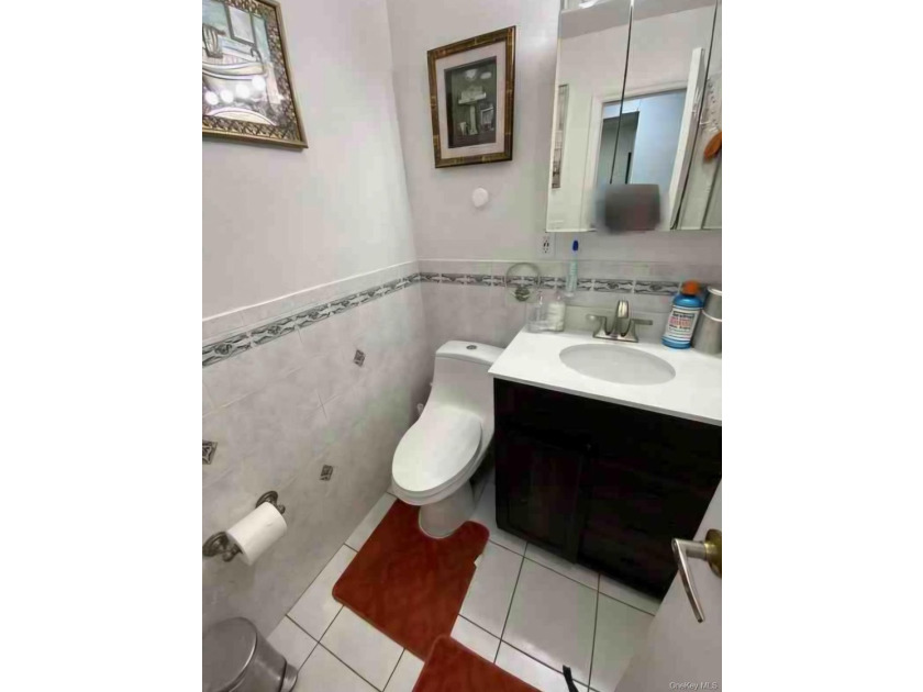 This THree bedroom home is in great condition . Ready to move in - photo 4