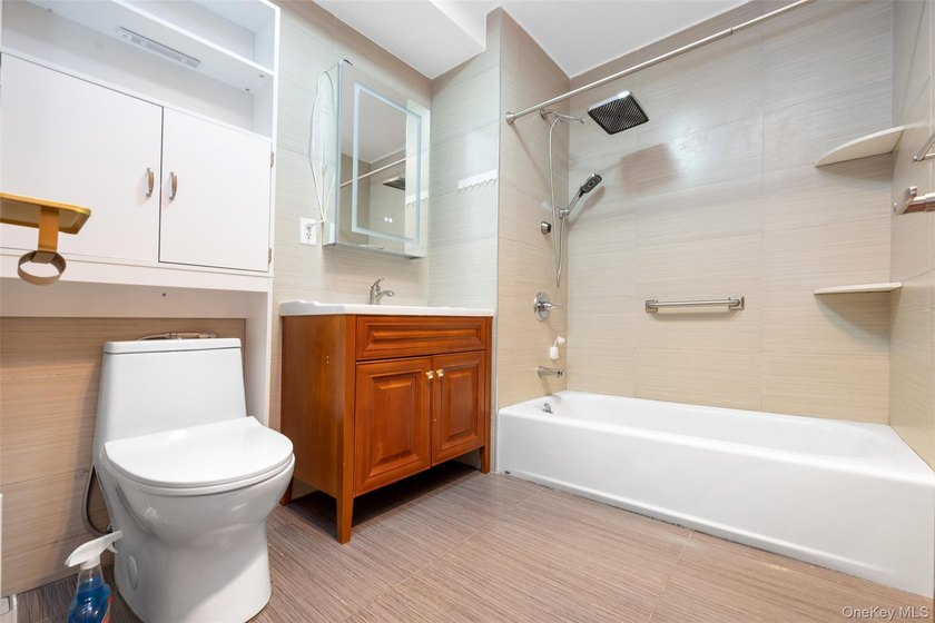 Flushing newerly elevator condominium- spacious 2-bedroom - photo 2