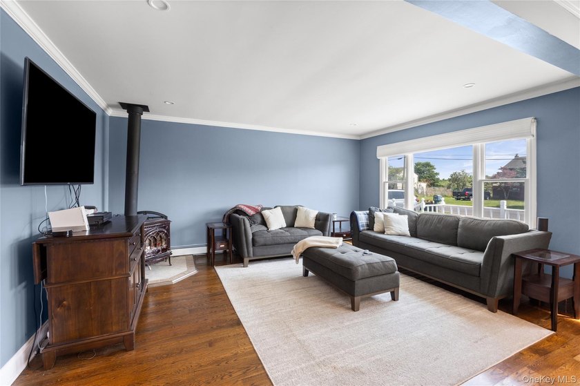 Welcome to this beautiful 3 bedroom home offering comfort, style - photo 11