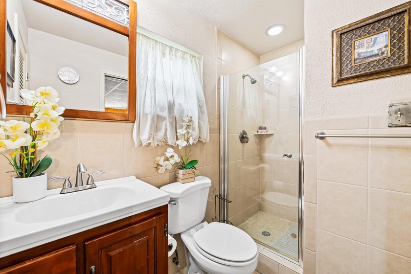 Beautifully maintained 3-bedroom, 2-bathroom one-story home - photo 17