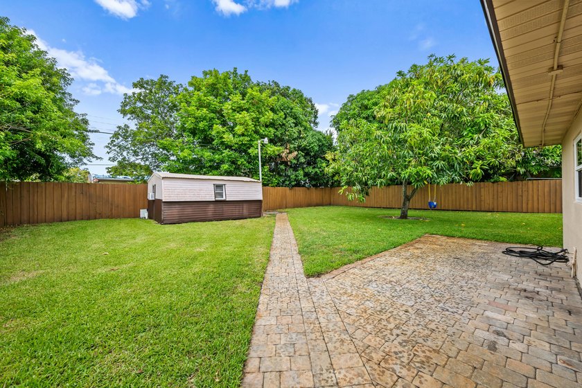 Beautifully maintained 3-bedroom, 2-bathroom one-story home - photo 19