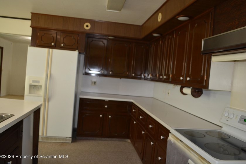 Large ranch home in Abington School District, 1.39 acres, 2 car - photo 6