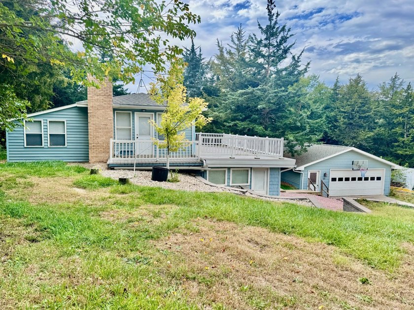 Featured is your dream getaway on the Beautiful Lewis &amp; Clark - photo 3