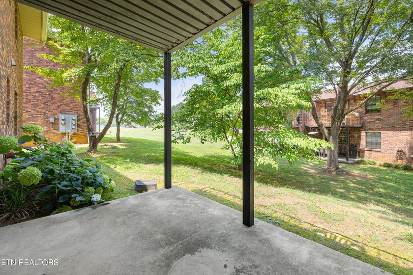 Move in ready, updated, one level living, main floor condo just - photo 12